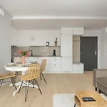 Elegant Apartment For 4 With Parking In Poznan By Noclegi Renters