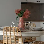 Elegant Apartment For 4 With Parking In Poznan By Noclegi Renters
